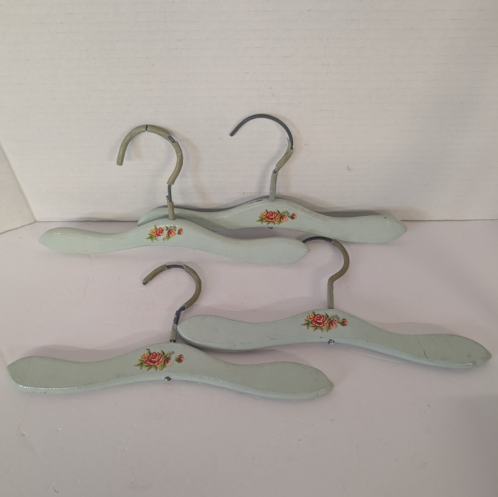 Vintage Hangers Children's 1940 Wooden Set Of 4 - Picture 5 of 5
